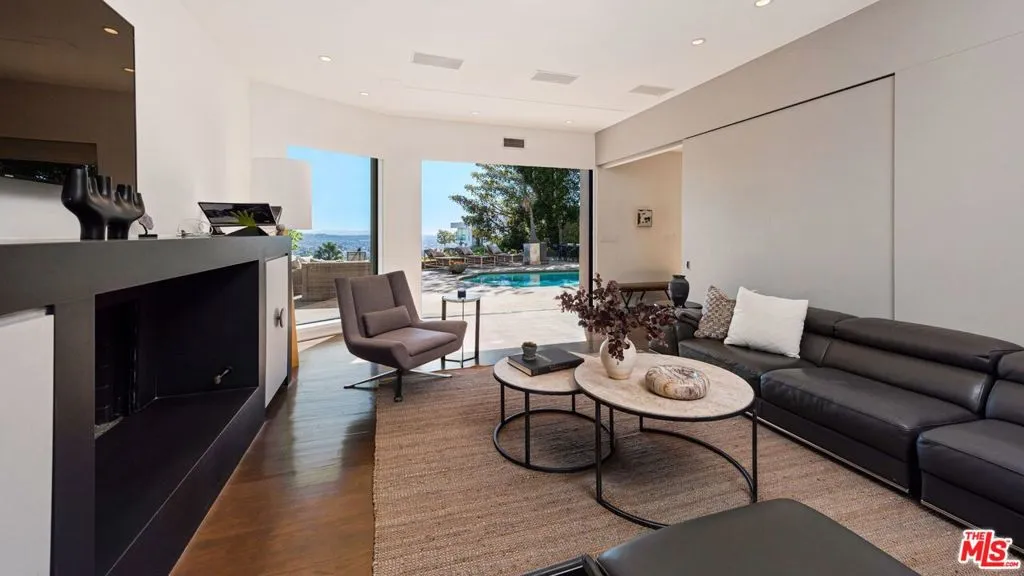 8540 Hedges Way, Los Angeles, California 90069 home-pic-9